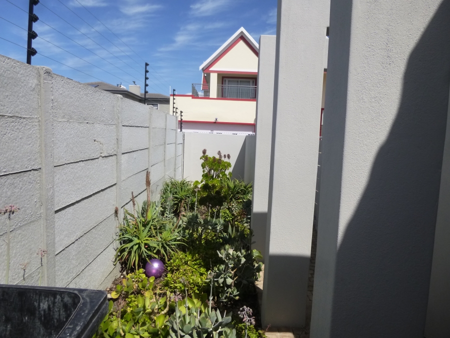 To Let 3 Bedroom Property for Rent in Parklands North Western Cape